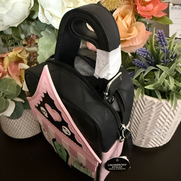 🆕🕸️ BATH & BODY WORKS LIMITED EDITION HALLOWEEN GLOW-IN-THE-DARK CROSSBODY BAG. - Picture 4 of 16